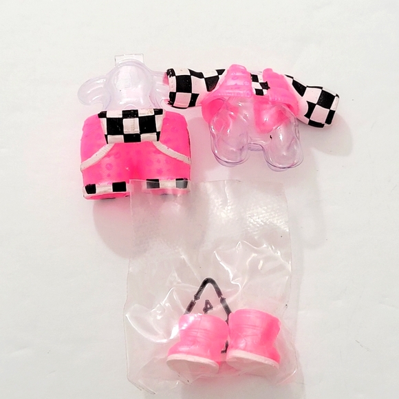 LOL Surprise Winter Disco Lot Pink Black White Race Outfit 3 Pcs Sealed Boots - Picture 2 of 2